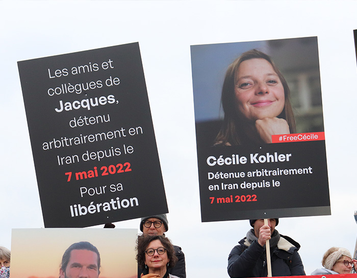 Rassemblement de soutien à Cécile Kohler et Jacques Paris