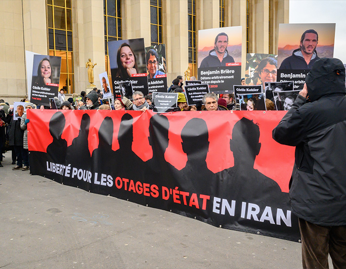 Rassemblement de soutien aux otages français au Trocadéro le 28 janvier 2023