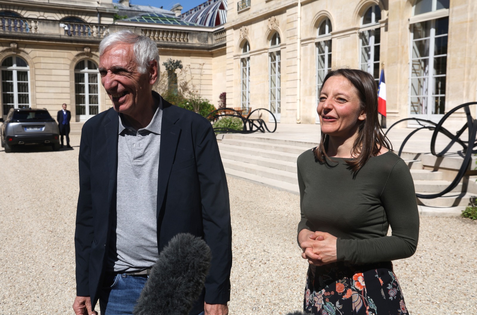Cécile
      Kohler et Jacques Paris à l'Elysée, le jour de leur arrivée en France après 4 ans de détention en Iran